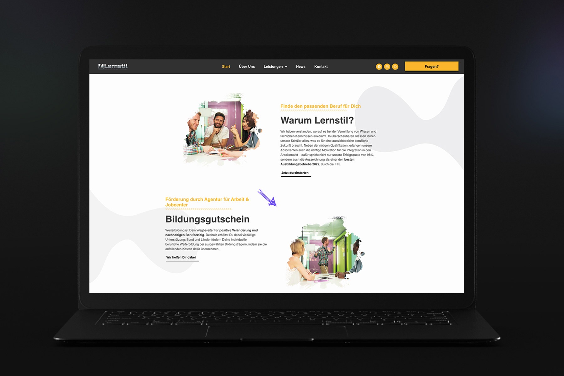 Schwarzer Laptop, auf dem eine Unterseite einer Website geöffnet ist